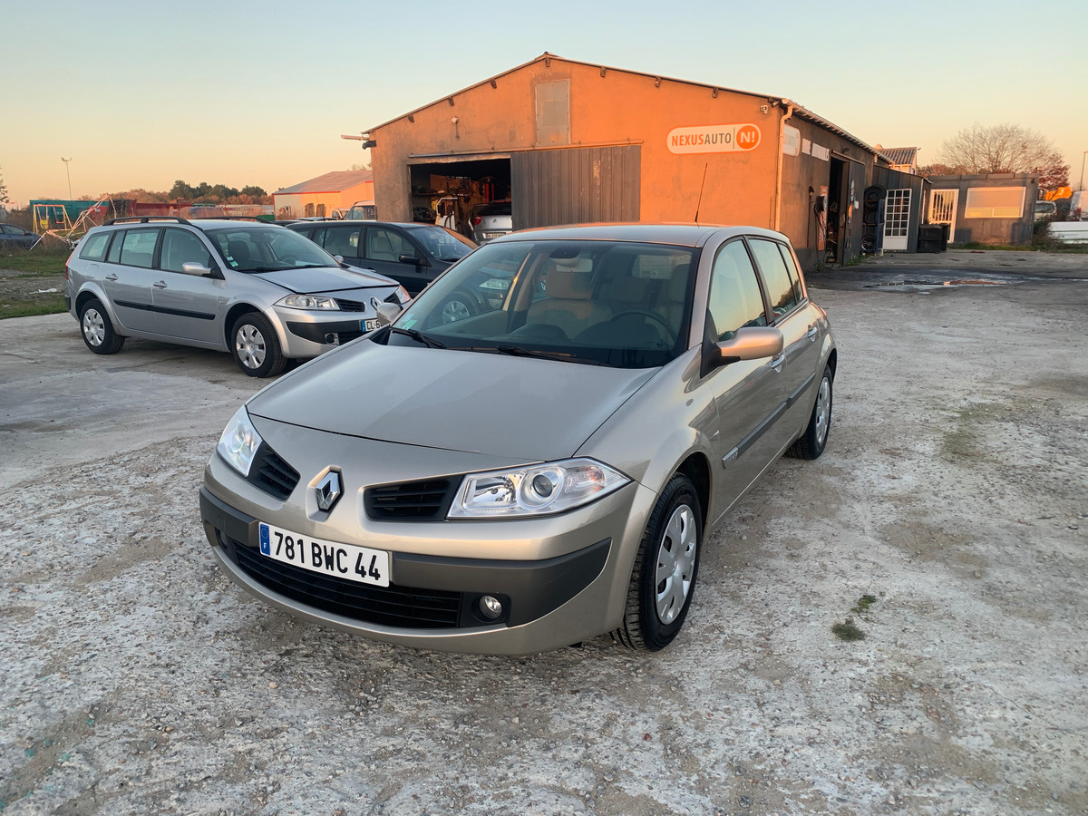 RENAULT Megane mégane 1.4i 16v - 98CH 55460KM