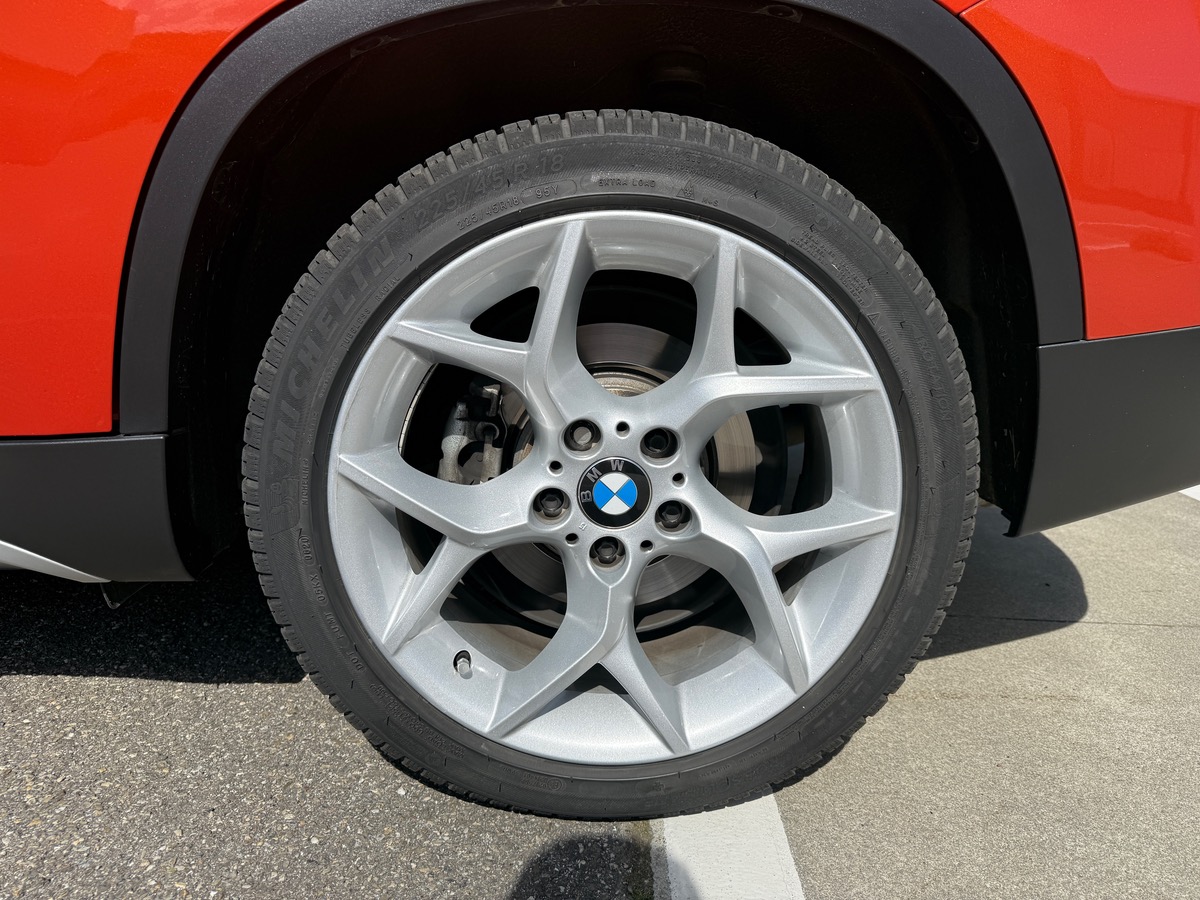 Bmw X1 20i 2L  184 X-Drive boite 8  X-line, Toit ouvrant, Sièges chauffants, Suivi complet