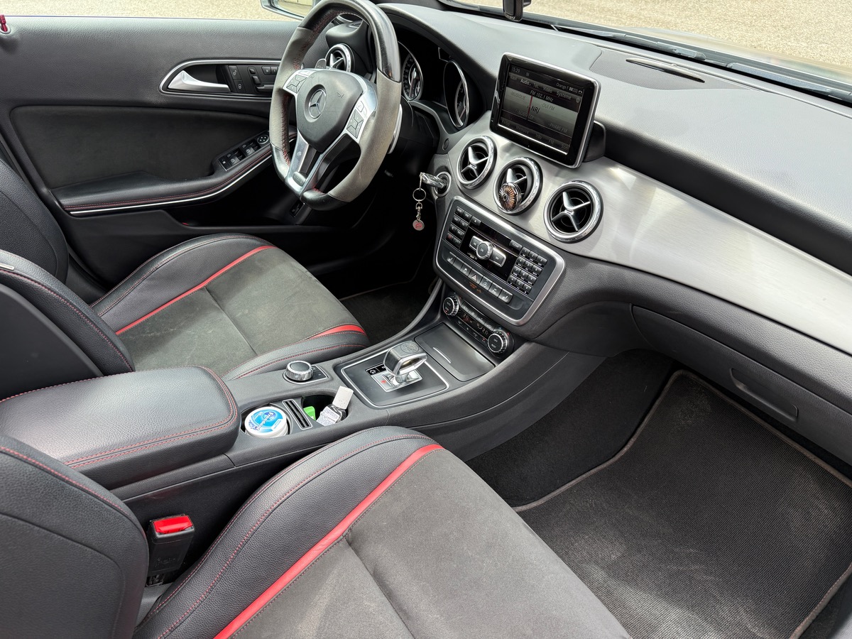 Mercedes-Benz GLA 45 AMG 2.0 4MATIC 7G-DCT 360cv, Toit ouvrant, Sièges électriques chauffants.