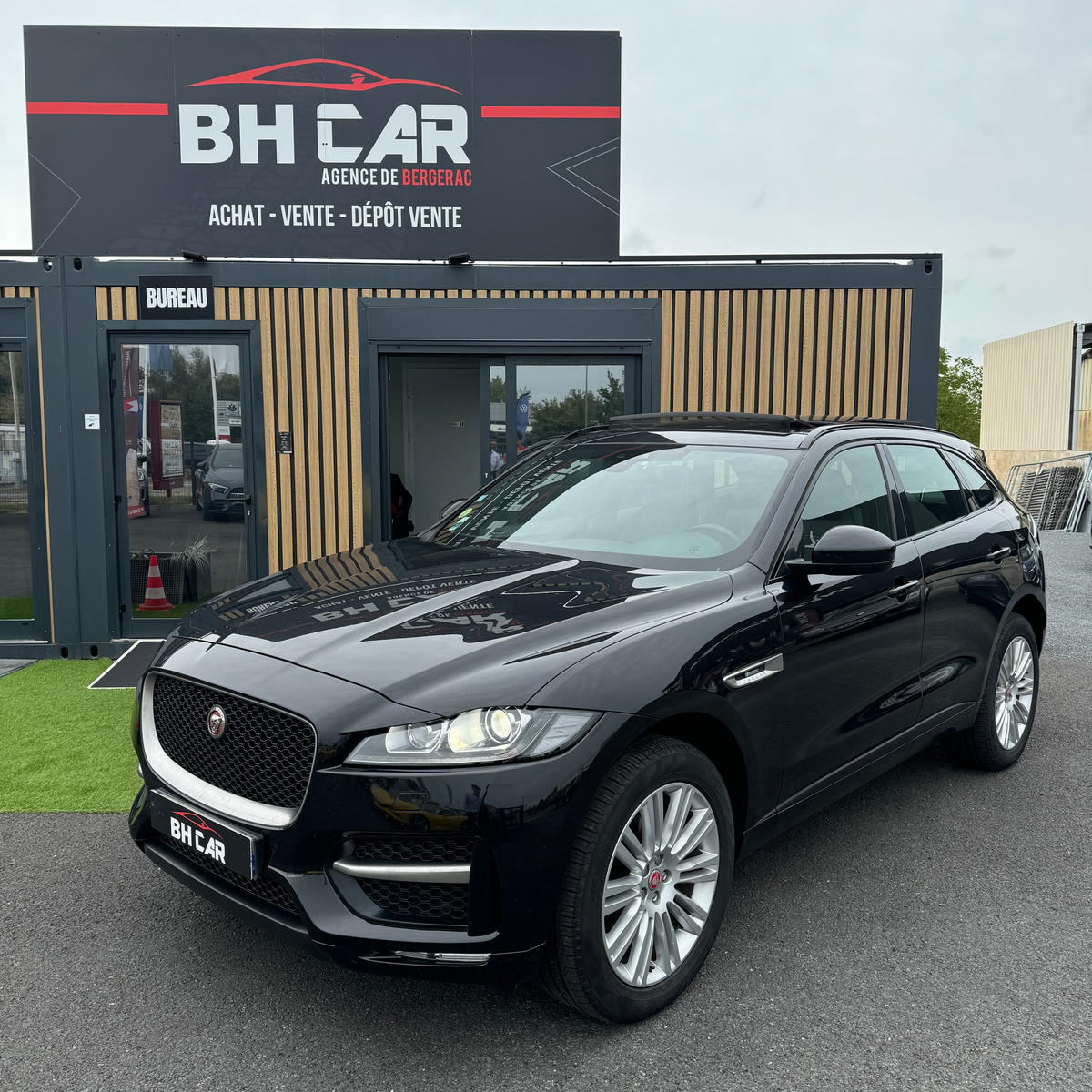 Image: Jaguar F-Pace 2.0D 180ch R-Sport 4x4 BVA8 Toit ouvrant attelage Virtual cockpit