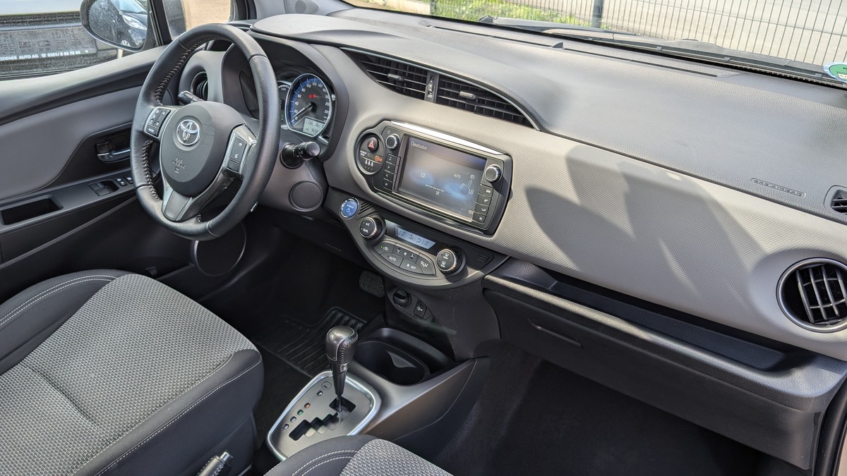 Toyota Yaris Hybrid III (2) 100H