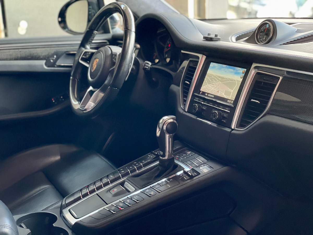 Porsche Macan 3.6 V6 TURBO 400 Full Options a