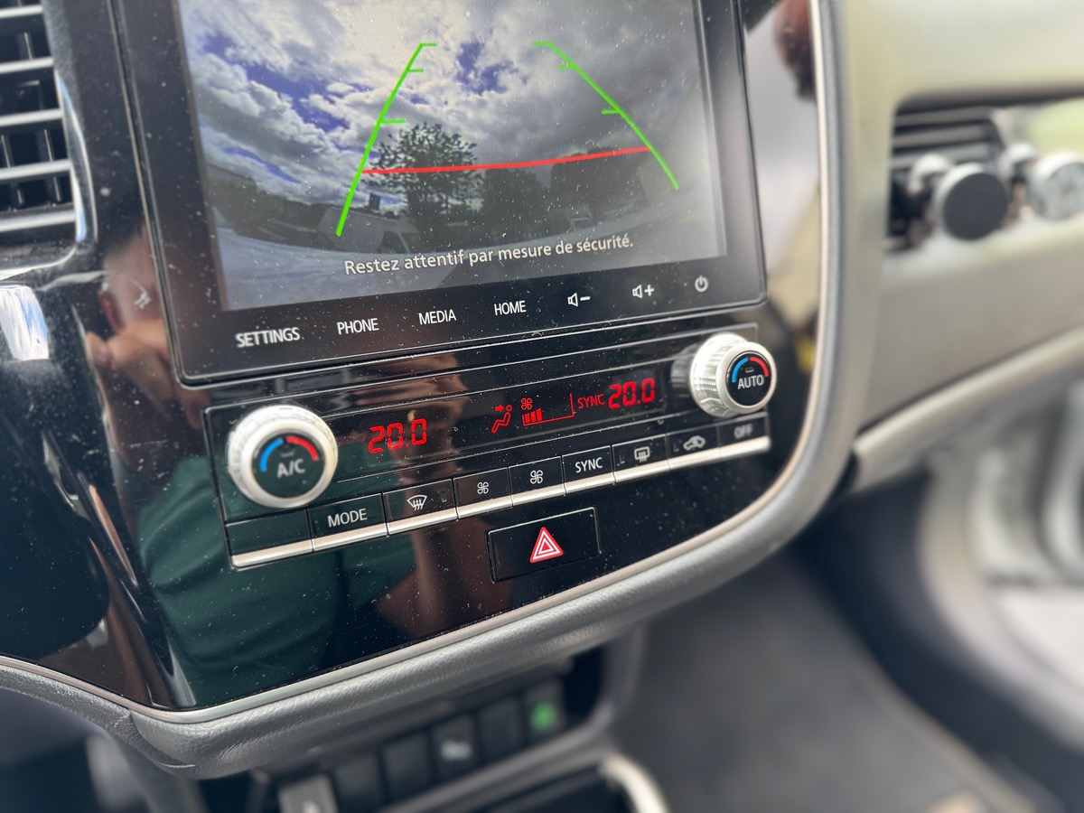 Mitsubishi Outlander PHEV 2.4l Twin Motor 225CH 4WD - ELIGIBLE TOUT CATÉGORIE UBER - CUIR