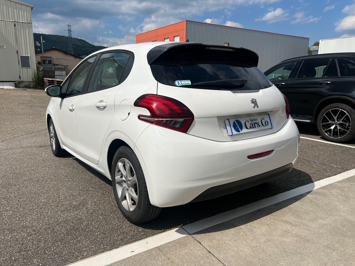 Peugeot 208 100 Cv BlueHDI STYLE, SUIVI COMPLET, TOIT PANORAMIQUE, SIEGES CHAUFFANTS