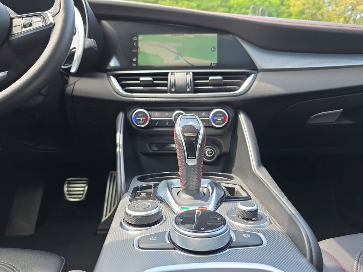 Alfa Romeo Giulia 2.0T 280ch Competizione Q4 AT8 Toit ouvrant Harman-Kardon