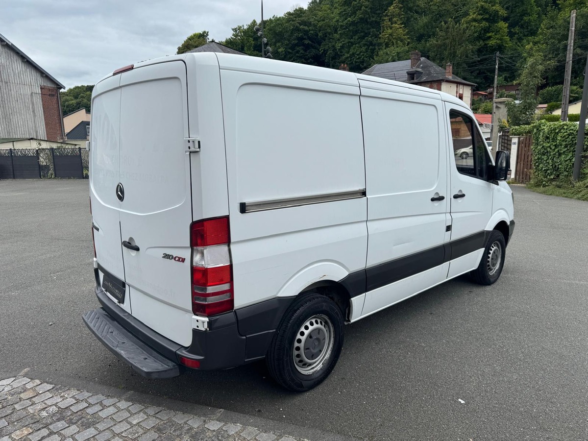 Mercedes-Benz Sprinter 906.613 210CDI 2.2 Fourgon moyen tôlé 3.0T 95 cv