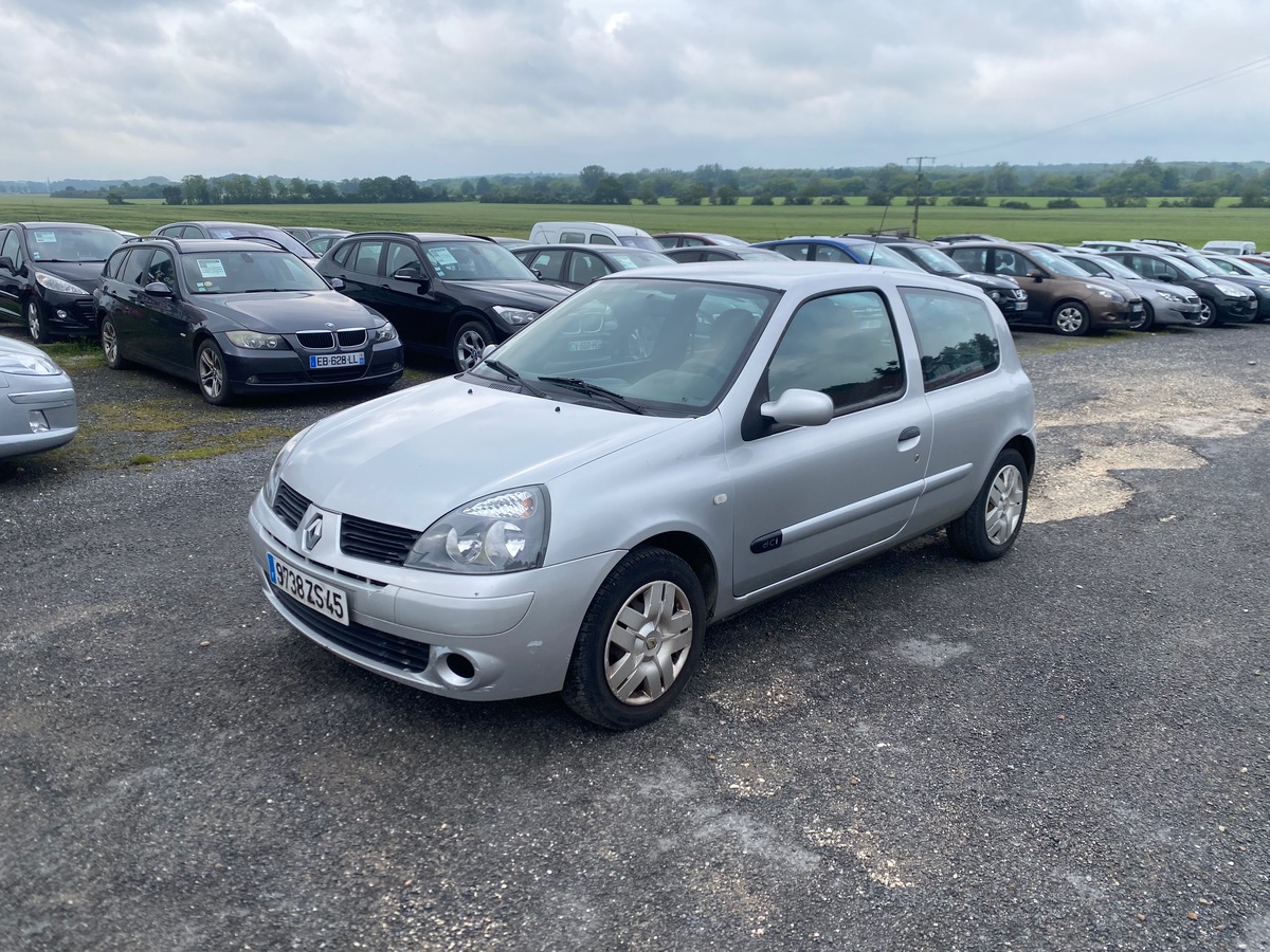 RENAULT Clio 1.5 dci 80cv extrêmes 5 places  ct ok moteur changer 180010km