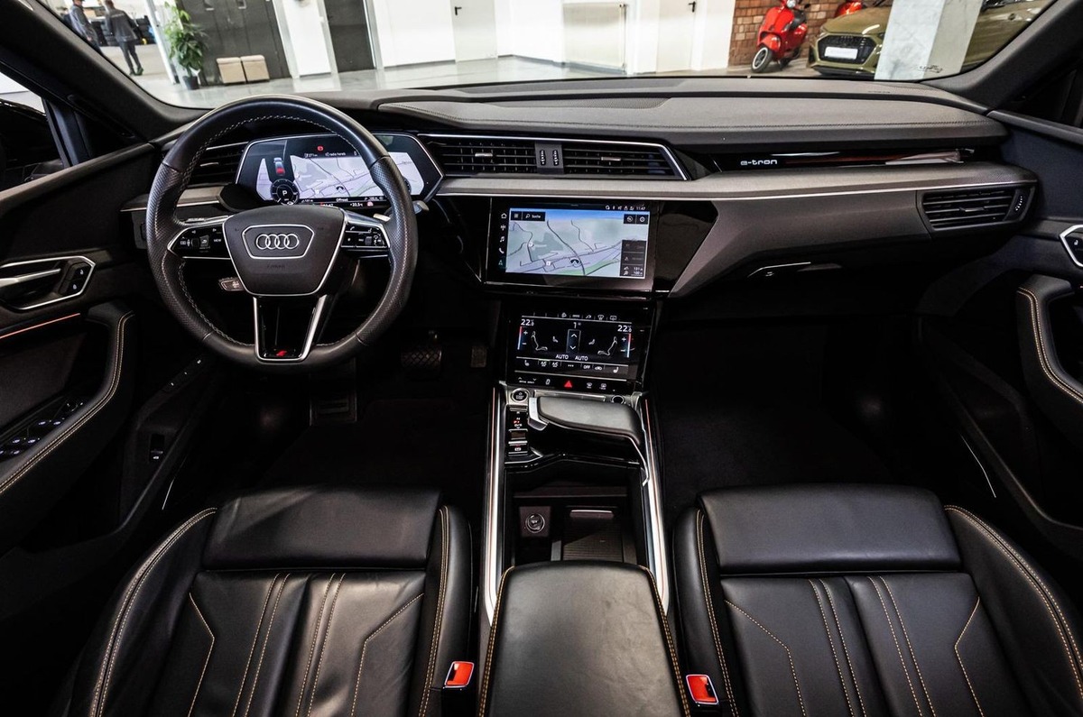 Audi e-tron Sportback 55 408ch S Line e-quattro Black Edition Bang&Olufsen Toit ouvrant