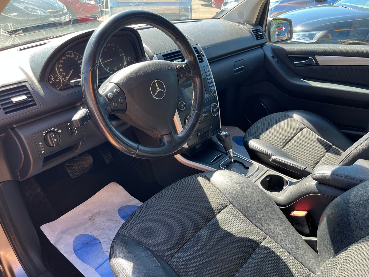 Mercedes-Benz Classe A A180 Phase 2 2.0 CDi CVT 110 CH Boîte automatique AVANTGARDE
