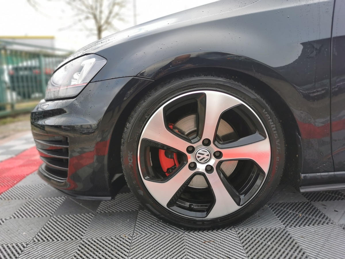 Volkswagen Golf 7 VII GTI 2.0 TSI 220 DYNAUDIO