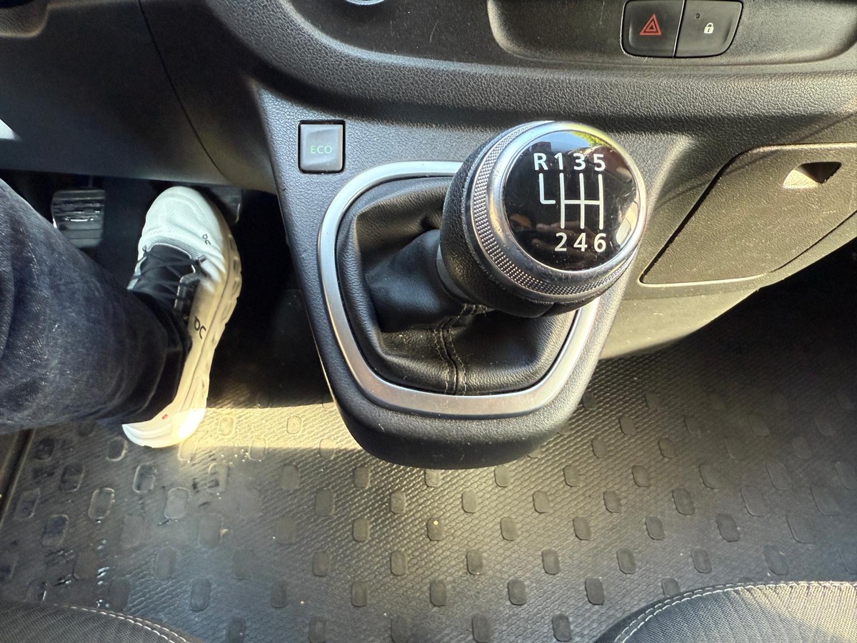 RENAULT Trafic III (2) FOURGON L2H1 2.0 DCI 1300 120