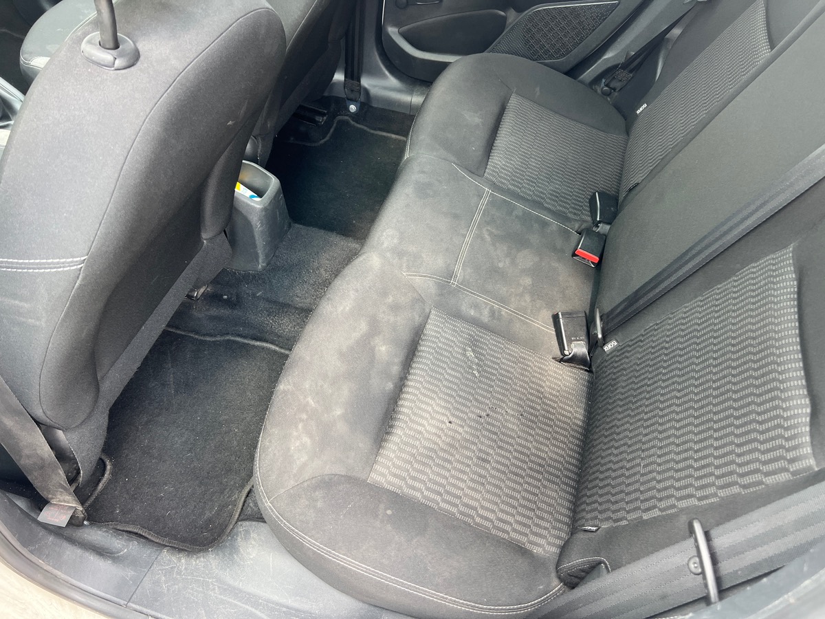 Peugeot 208 100 Cv BlueHDI STYLE, SUIVI COMPLET, TOIT PANORAMIQUE, SIEGES CHAUFFANTS