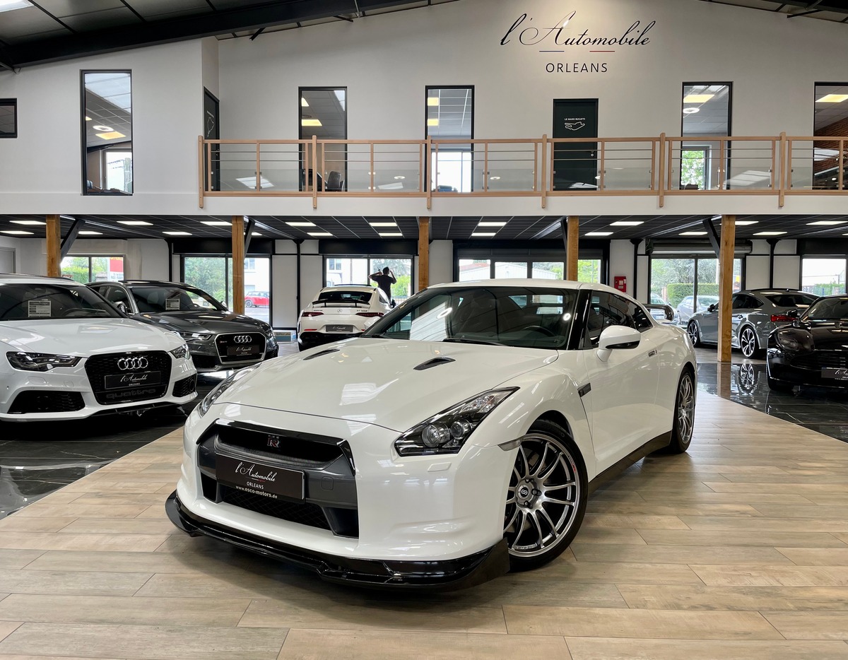 Nissan GT-R 3.8 V6 485 Black Edition 4WD b