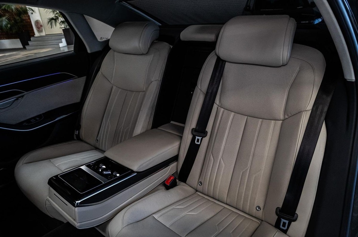 Audi A8 IV 60 TFSI e 462ch Avus quattro tiptronic 8 Toit ouvrant Bang&Olufsen