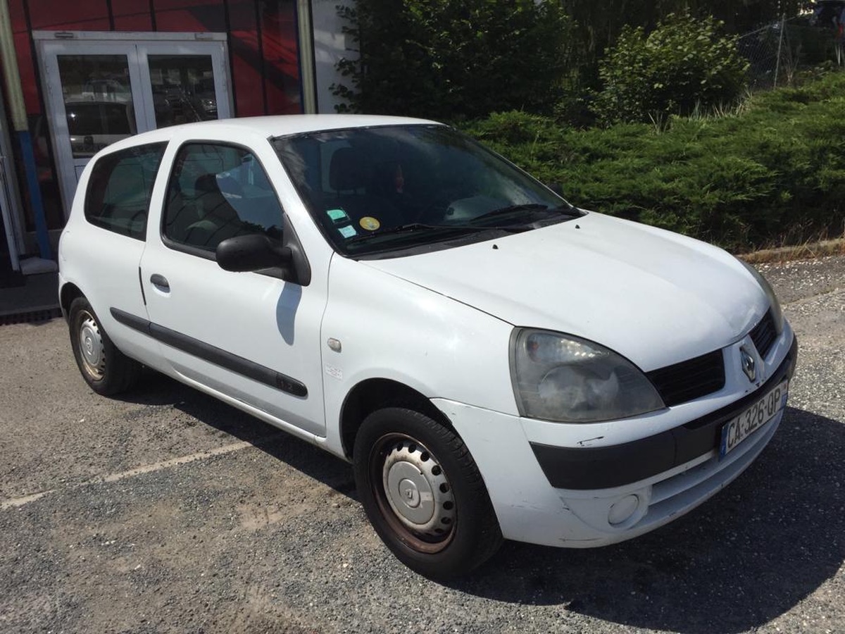 RENAULT Clio 1.2i 60cv 2 places 242151km