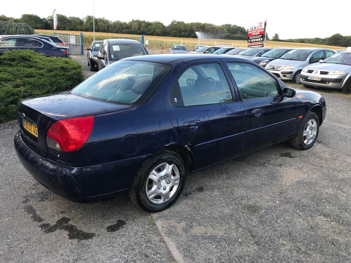 Ford Mondeo 1.8i ghia 1ère main 156158km ct ok