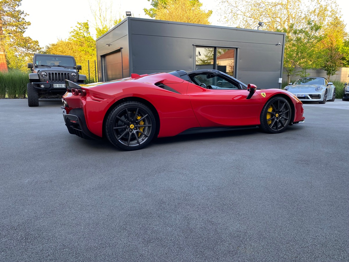 Ferrari SF90 SPIDER / TVA / 1ERE MAIN / 300 KMS