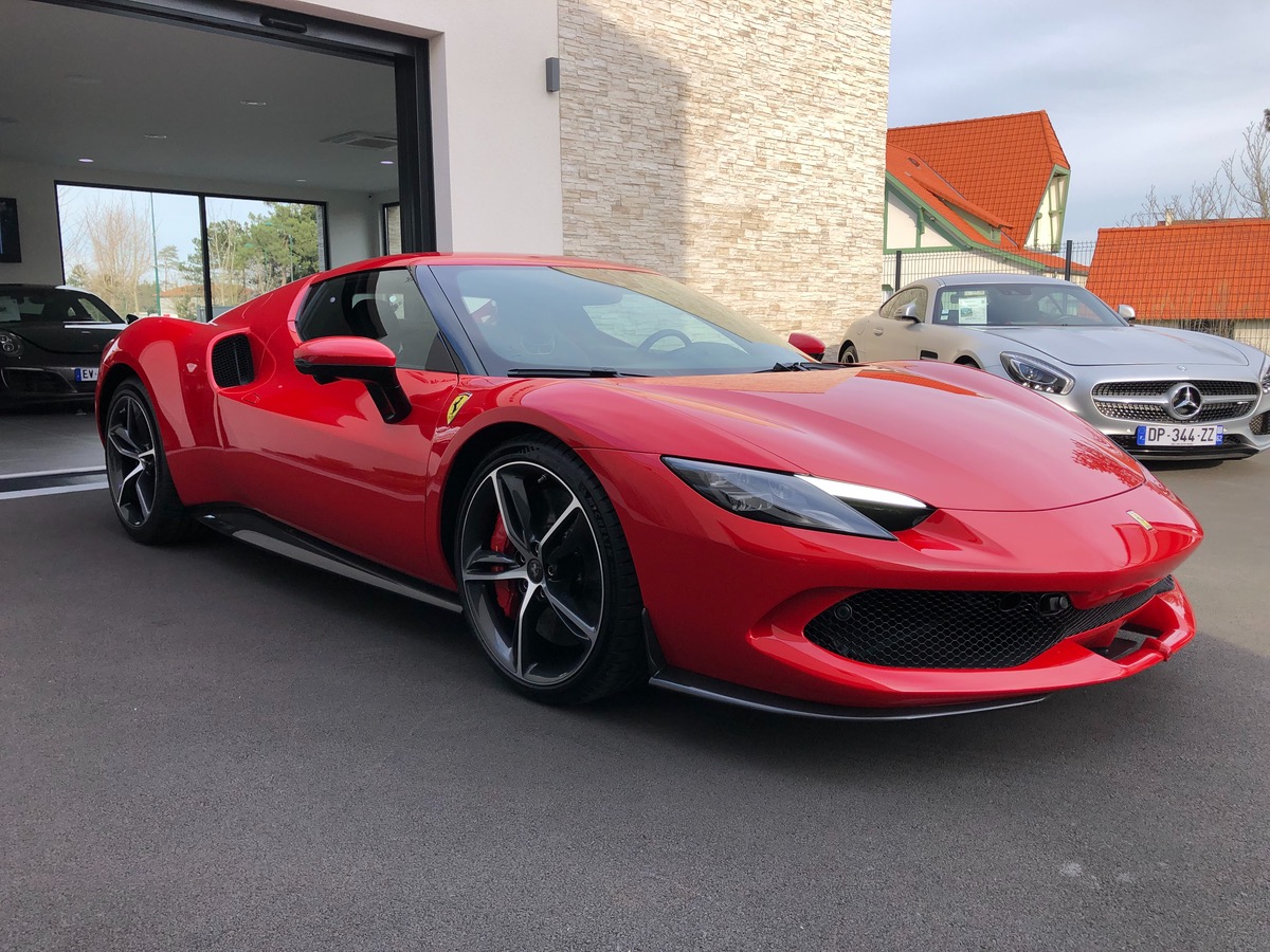 Ferrari 296 GTB 3.0 TURBO V6 HYBRIDE / TVA / 4755 KMS