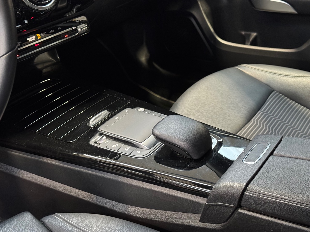 Mercedes-Benz Classe A 200 PROGRESSIVE LINE 163CV 7G-DCT 1ERE MAIN