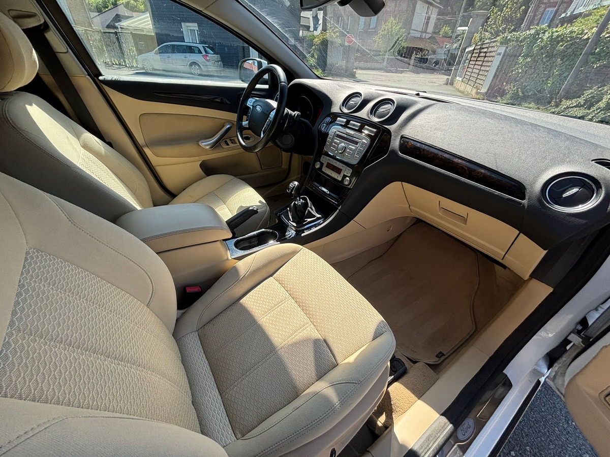 Ford Mondeo 2.0 TDCI GHIA - ATTELAGE- Distribution neuve - Révisé - Garantie