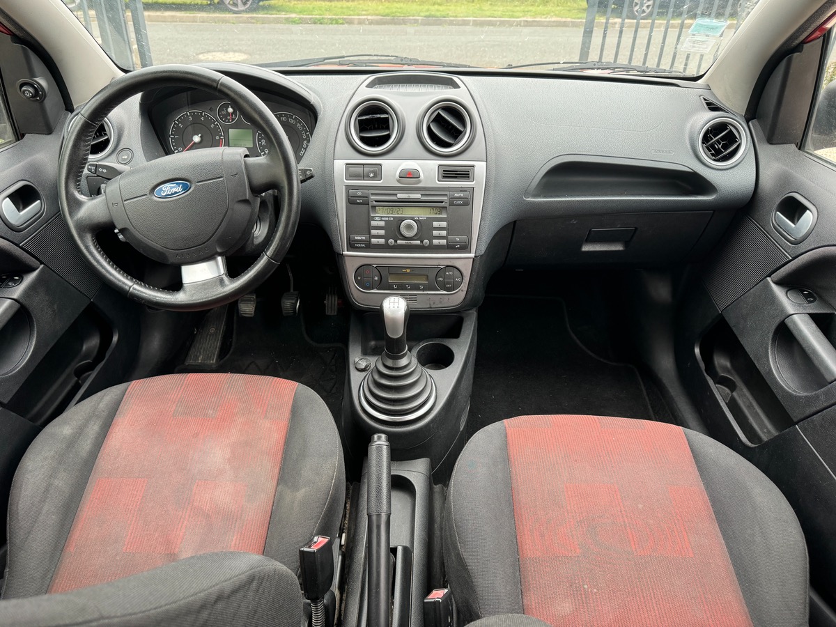 Ford Fiesta 1.25 i 75 ch + Clim / 4 Pneus neufs