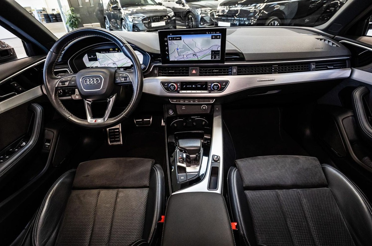 Audi A4 Avant V 40 TDI 204ch S line quattro S tronic 7 Bang&Olufsen Toit ouvrant Attelage