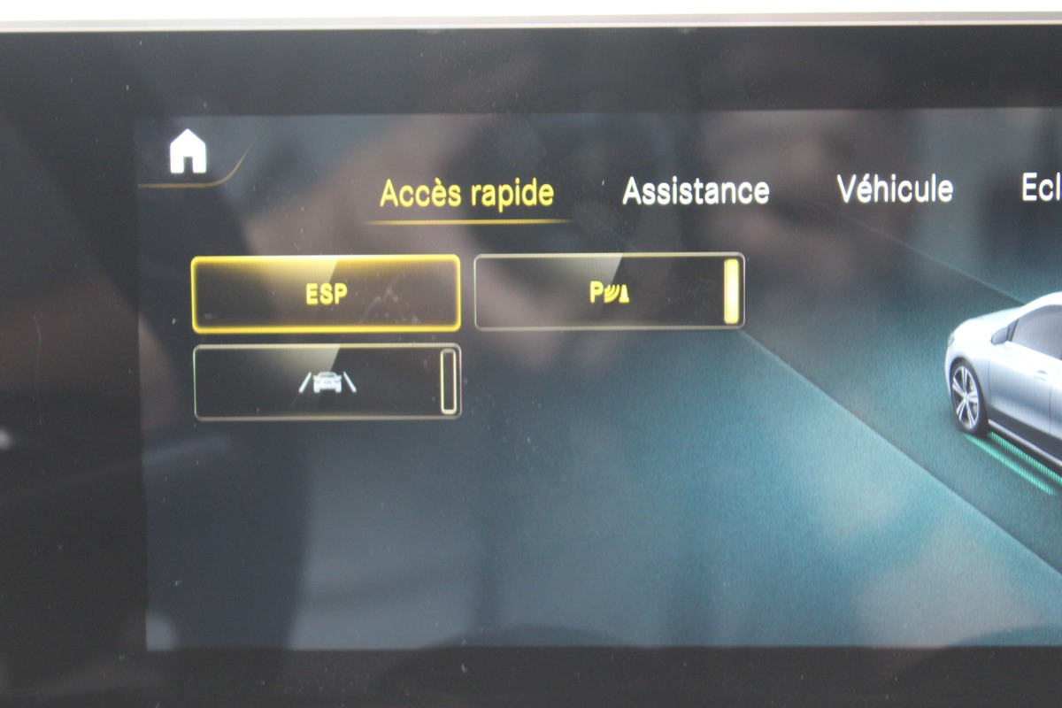 Mercedes Benz CLASSE B III 180 D AMG LINE 7G-DCT  (attelage)