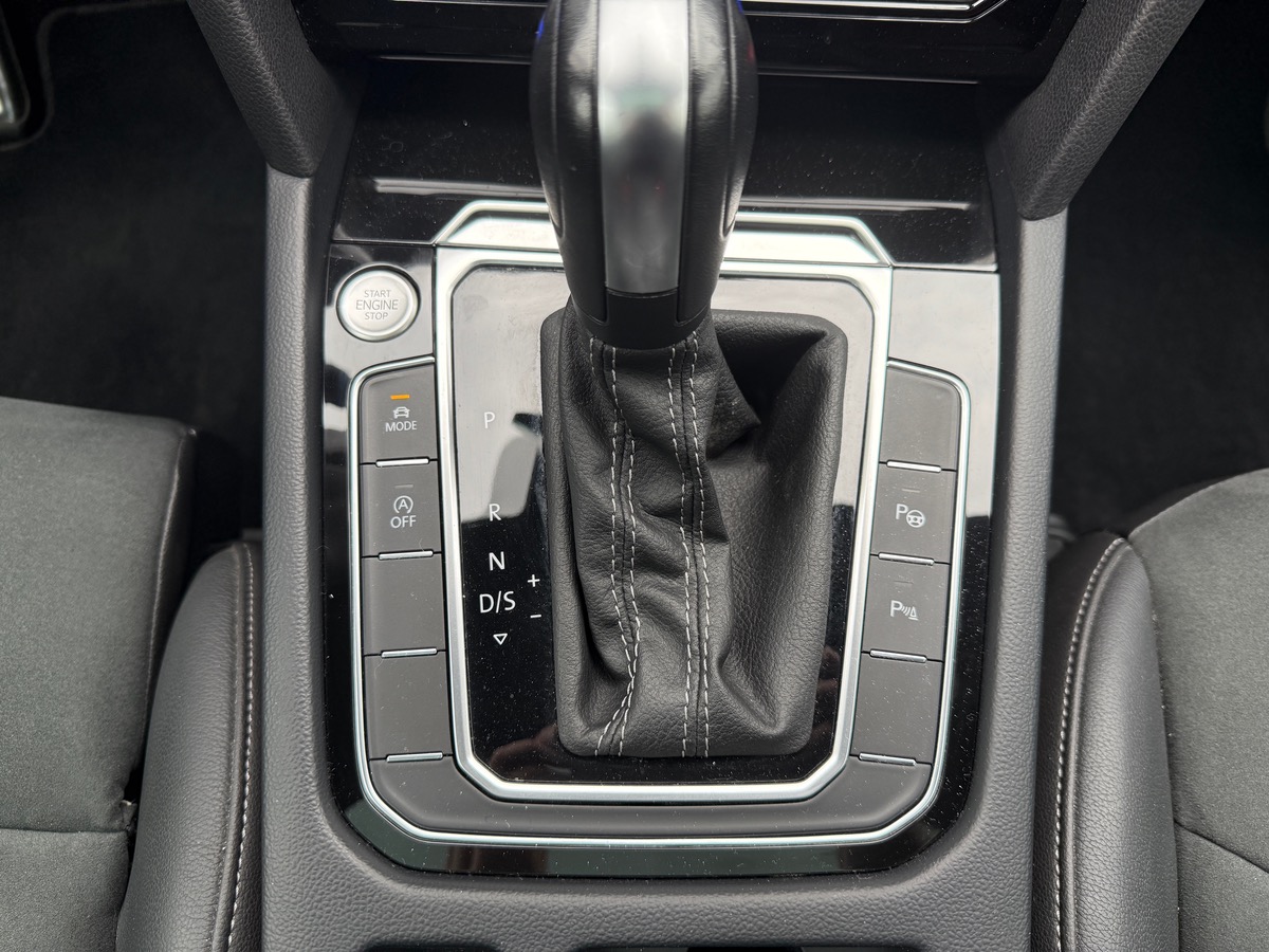 Volkswagen Arteon ShootingBrake 2.0L TDi EVO SCR DSG7 150 cv R-line, Toit ouvrant, Suivi Complet