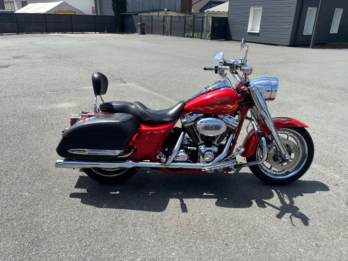 Moto Moto Harley-Davidson FLHRSE3 Screamin' Eagle Road King 2007