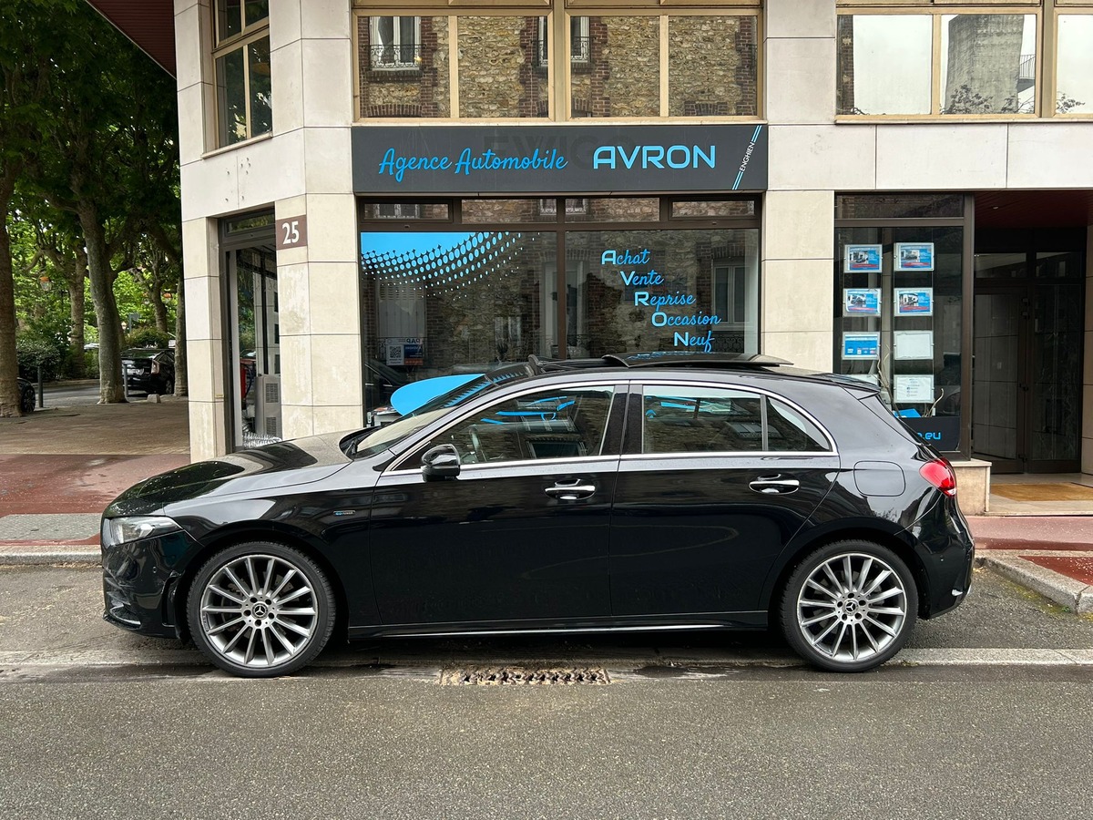 Mercedes-Benz Classe A IV 250 E 8CV AMG LINE 8G-DCT (Full Options)