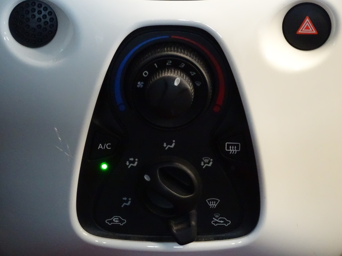 Toyota Aygo II 1.0 VVT-I 69 Ch X-PLAY 5P ( Caméra de recul / Régulateur / Clim )