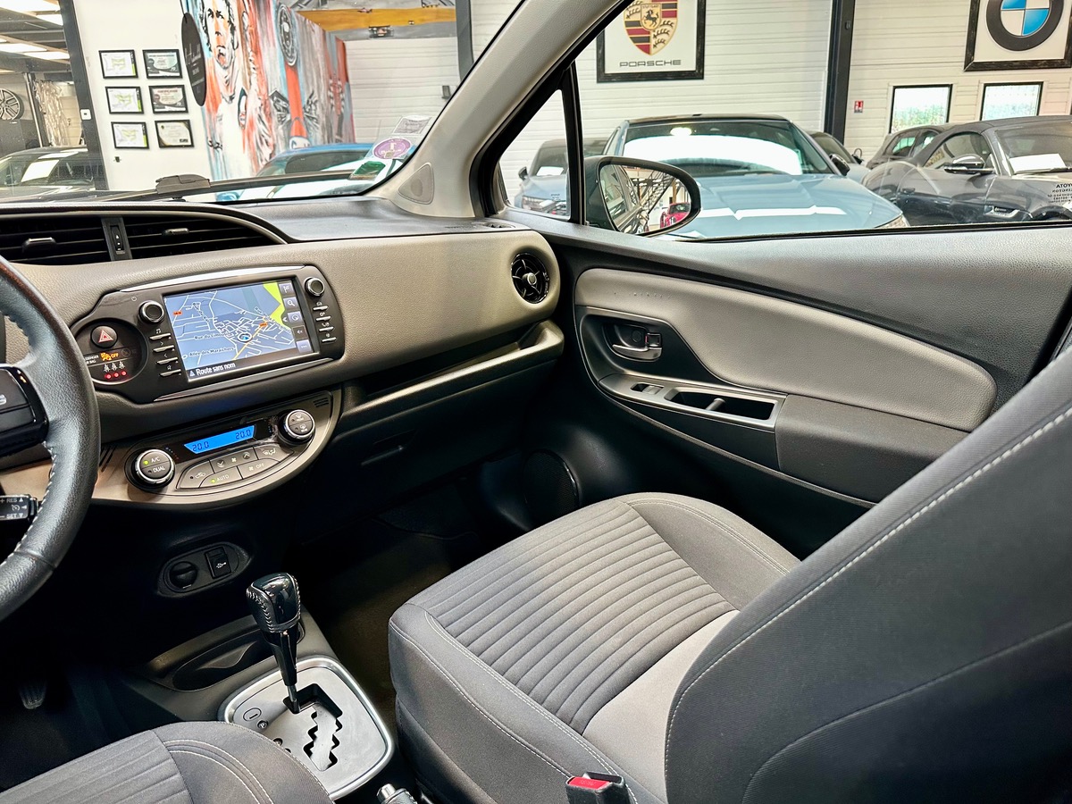 Toyota Yaris III (2) Hybrid 100H Dynamic 5P BVA