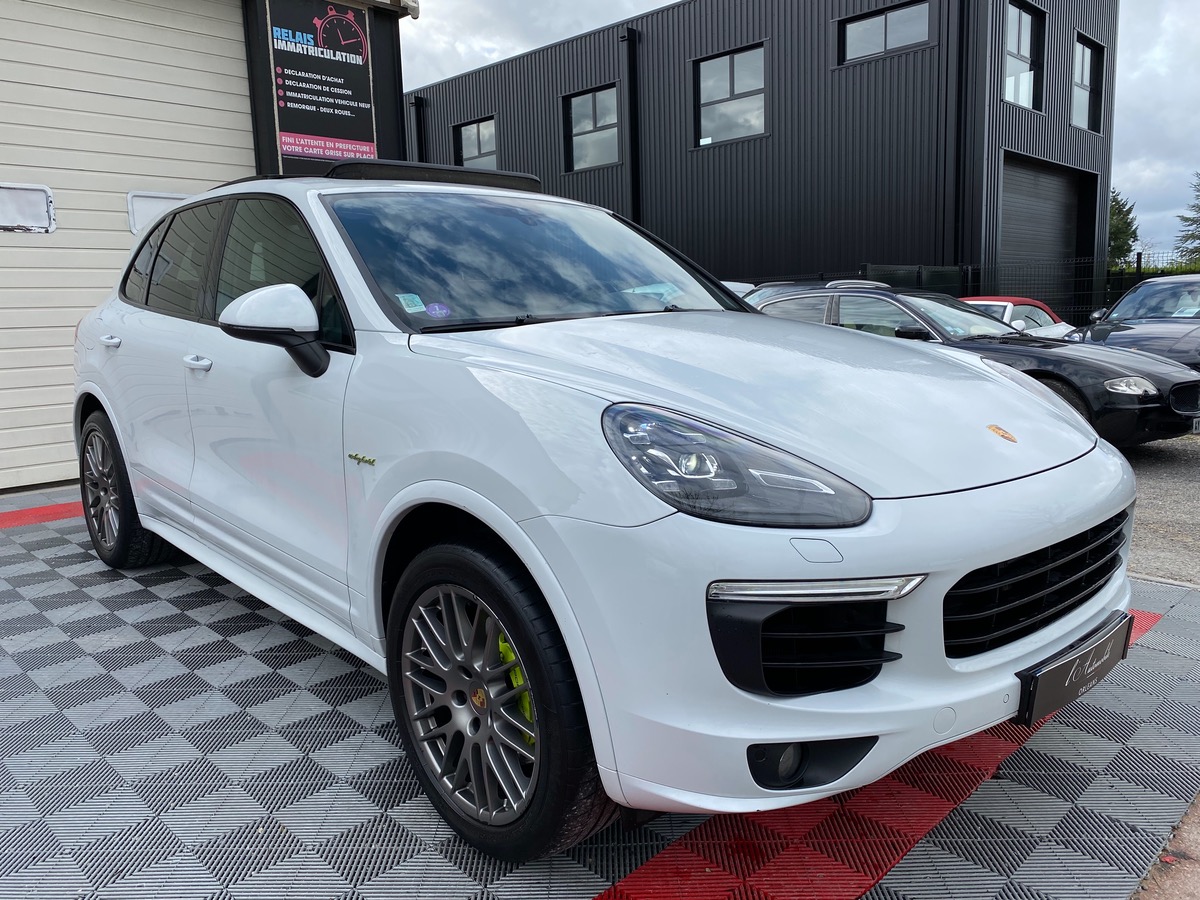 Porsche Cayenne S E-hybrid 416ch sport design b