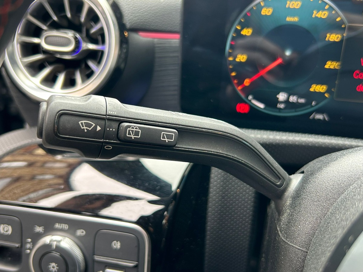 Mercedes-Benz Classe A IV 250 E 8CV AMG LINE 8G-DCT (Full Options)