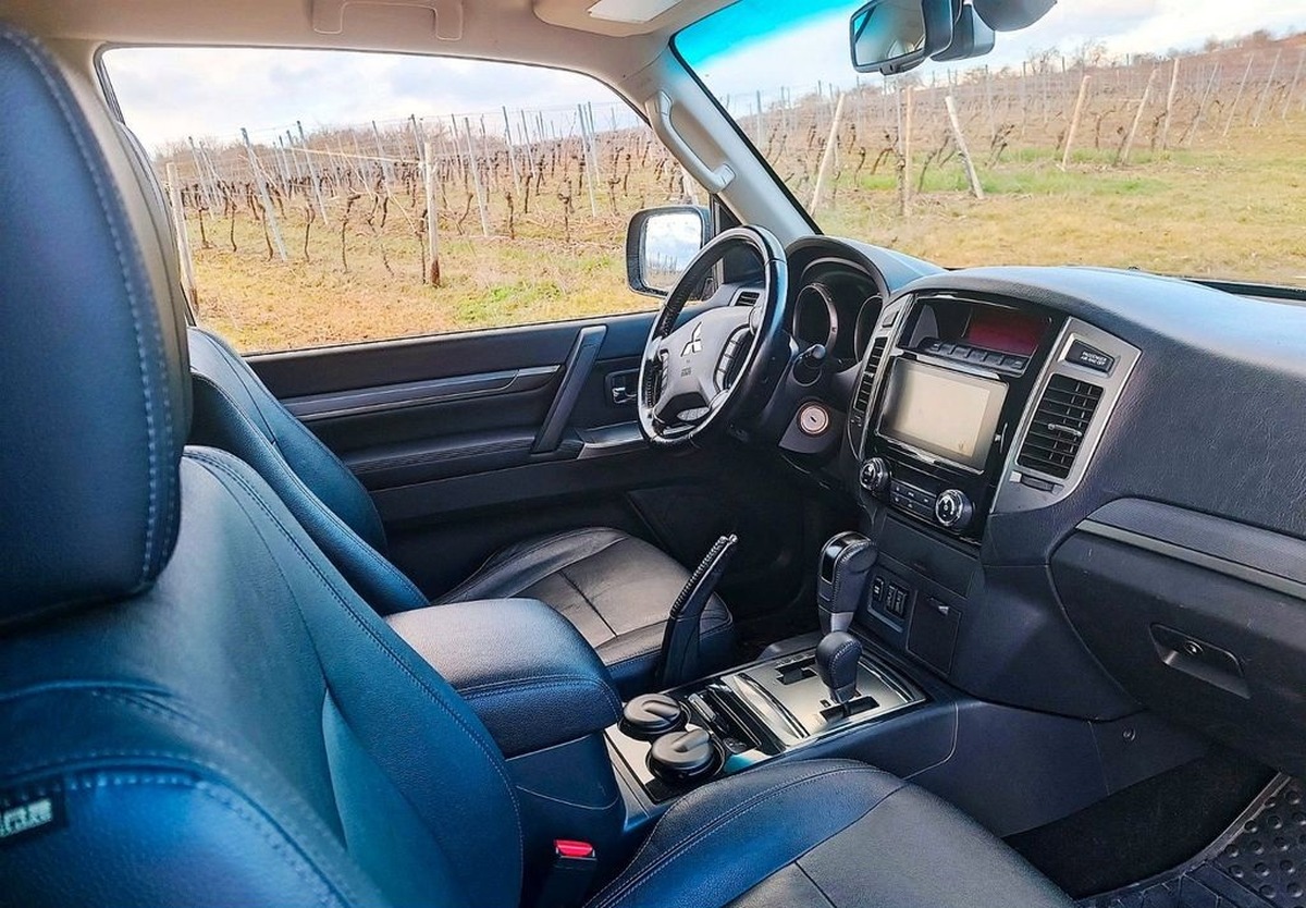 Mitsubishi Pajero 3.2 DI-D Édition 100 Automatique 1 MAIN .