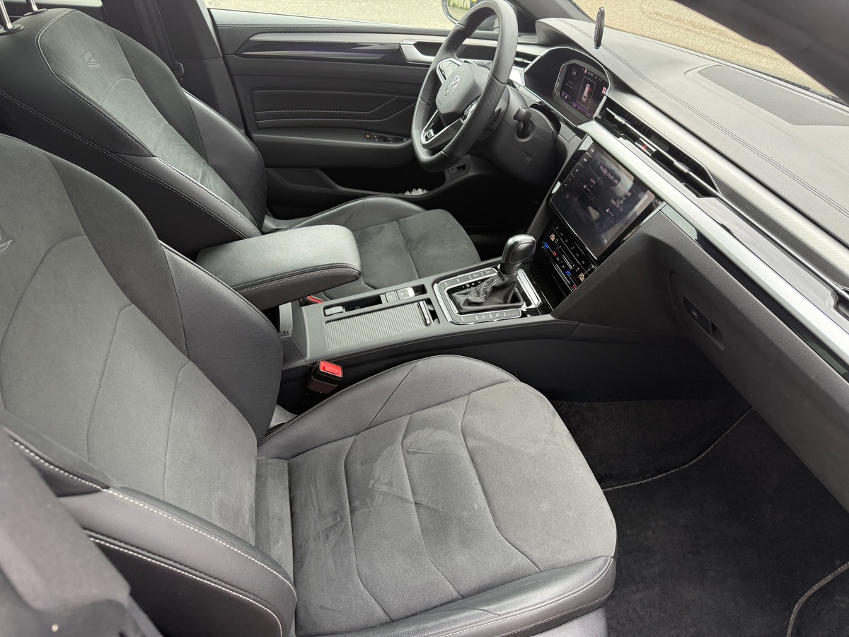 Volkswagen Arteon ShootingBrake 2.0L TDi EVO SCR DSG7 150 cv R-line, Toit ouvrant, Suivi Complet