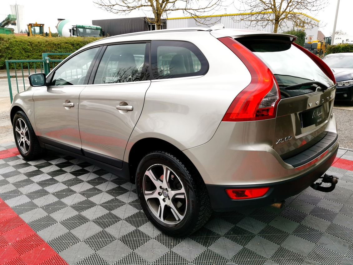 Volvo XC60 D4 MOMENTUM 163 GEARTRONIC 1°MAIN C