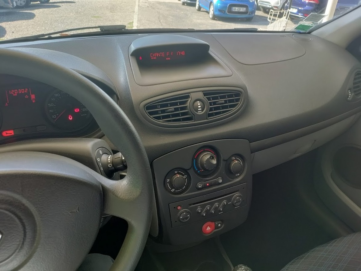 RENAULT Clio 1.2 i 16V 75 5P CLIM