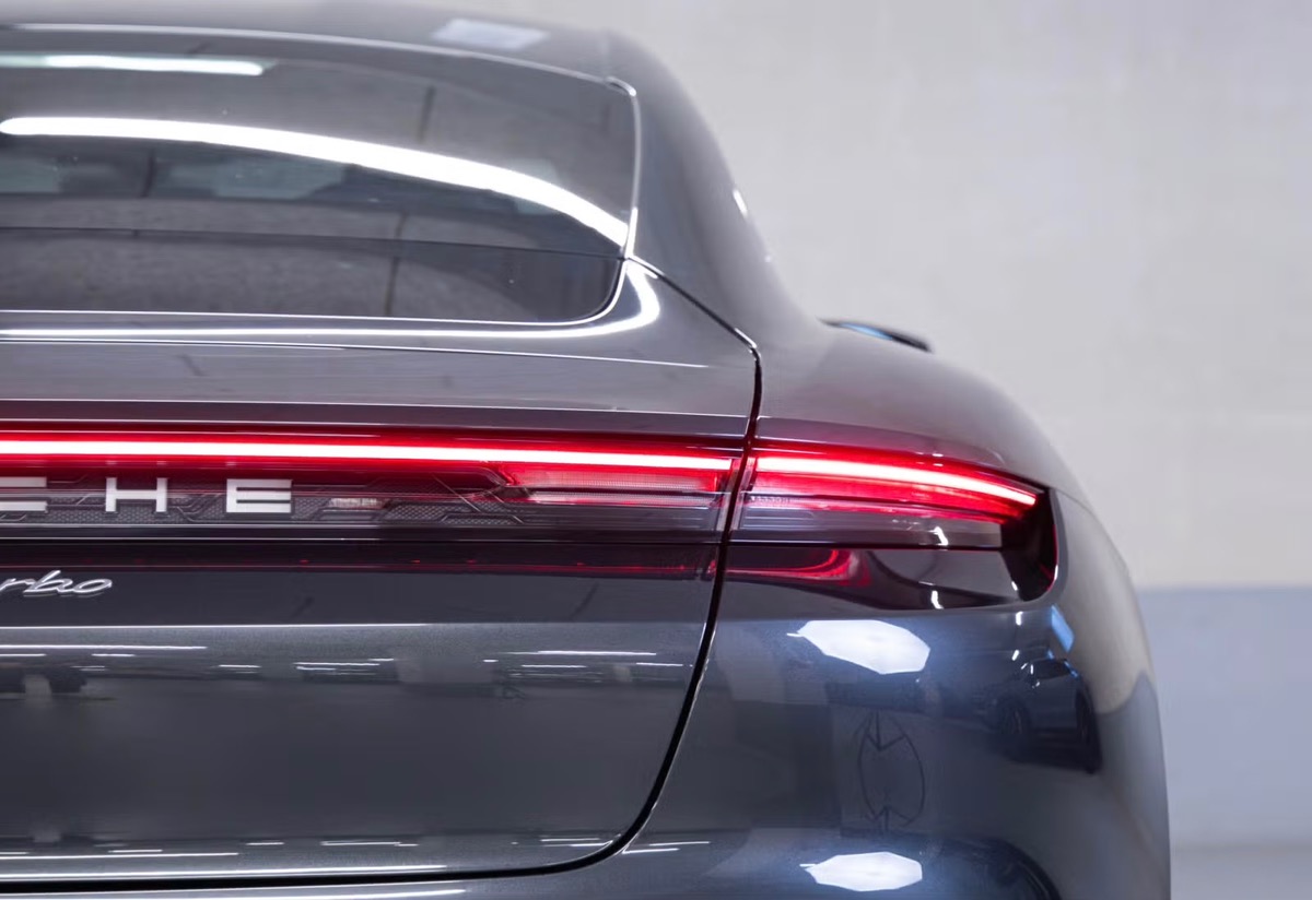 Porsche Taycan Turbo 680ch Performance Battery+ Ecran Passager/360/Bose/Inno/Keyless/Roues AR direc.