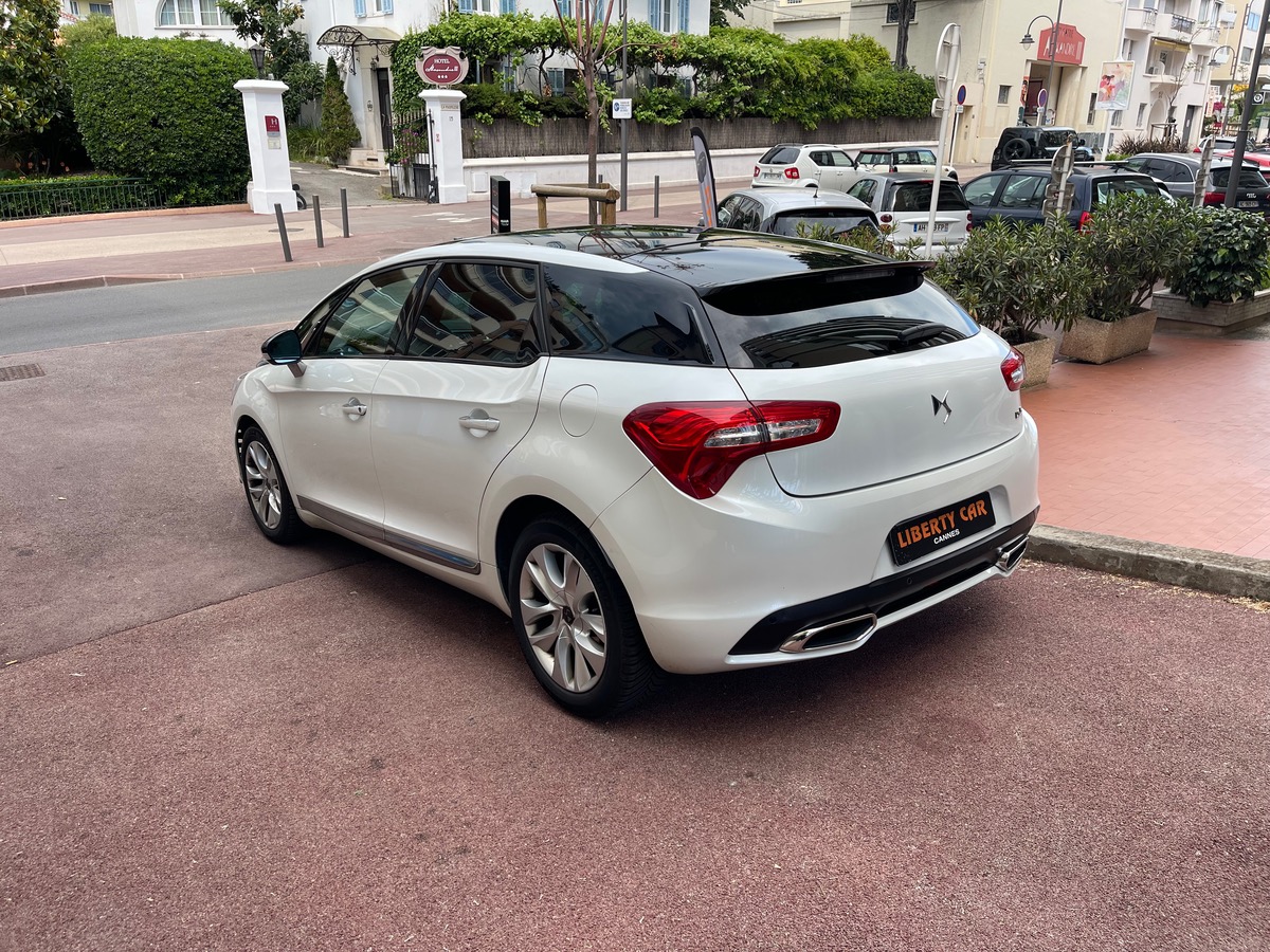 Citroën DS5 1.6 THP 165 CV / Toit Panoramique / Sport Chic / Cuir Alcantara / Caméra / GPS