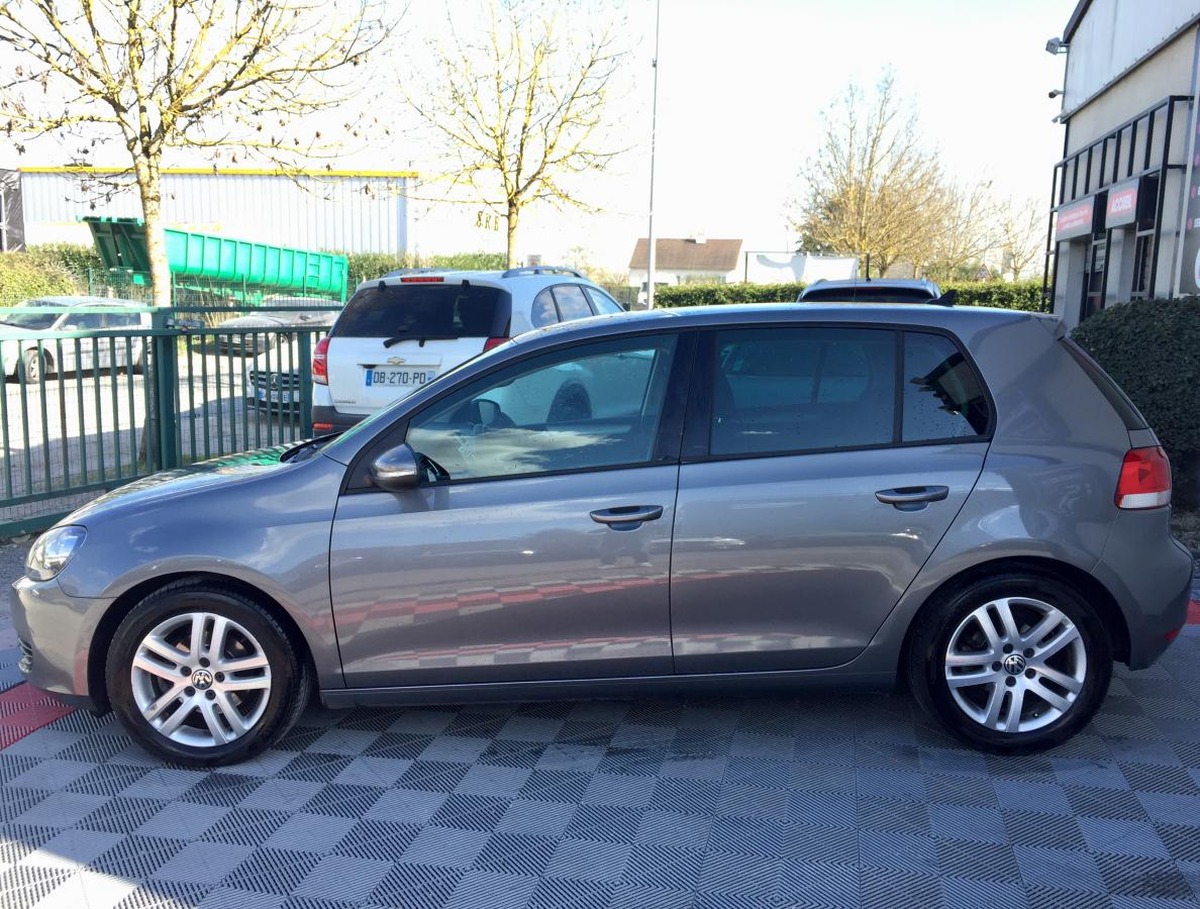 Volkswagen Golf 1.6 TDI 105CH GPS/TEL/RADAR RECUL