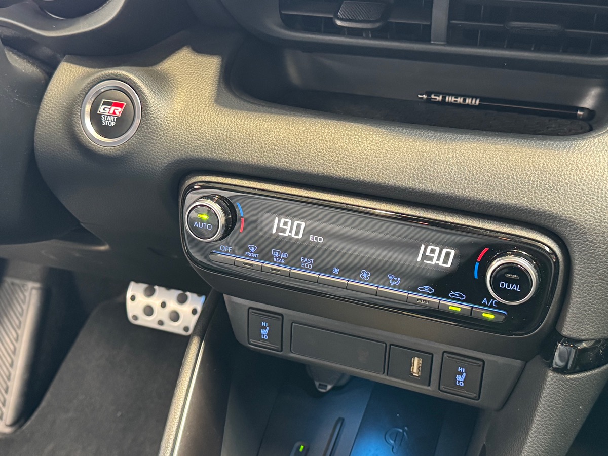 Toyota Yaris 1.5 VVTI 116CV GR SPORT JBL/ HUD 1ERE MAIN