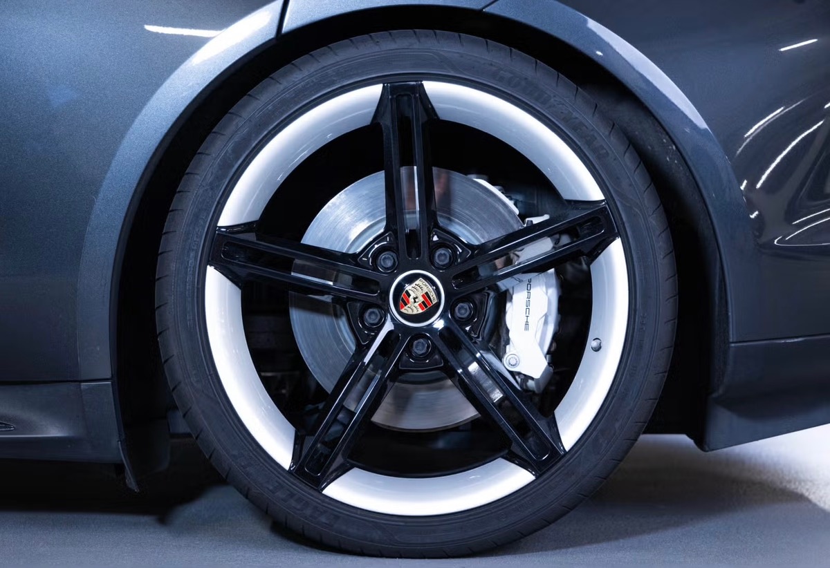 Porsche Taycan Turbo 680ch Performance Battery+ Ecran Passager/360/Bose/Inno/Keyless/Roues AR direc.