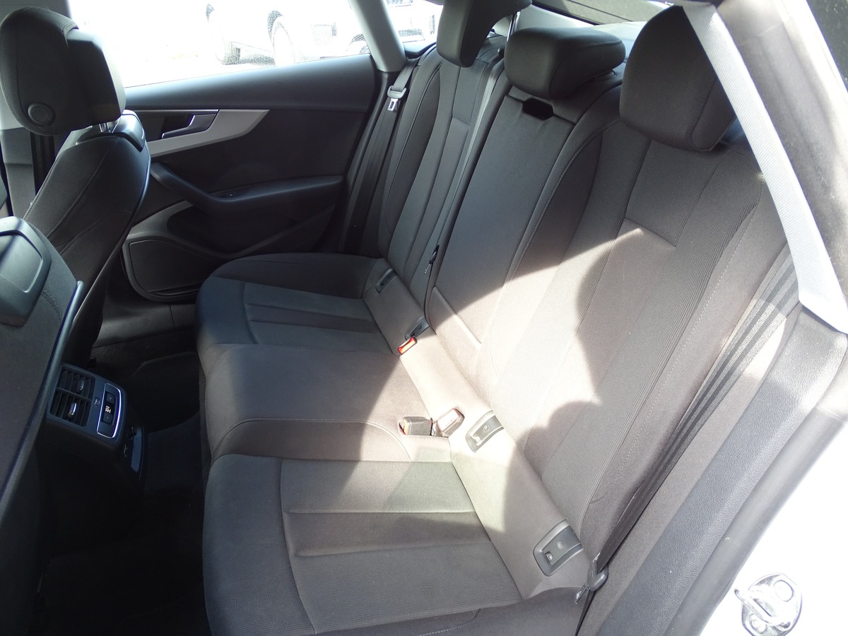 Audi A5 II (2) SPORTBACK 40 TFSI 204 Ch DESIGN S-TRONIC 7