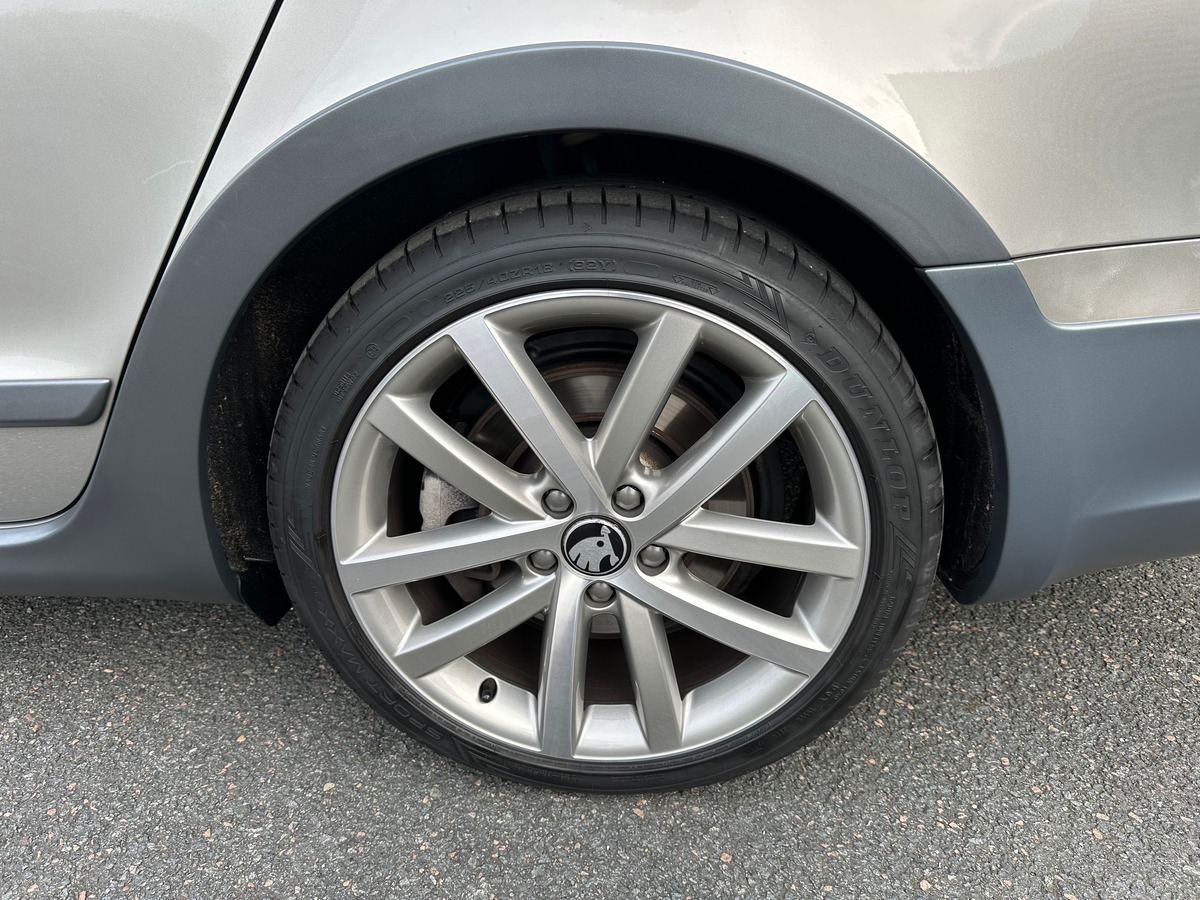 Skoda Superb Combi 3.6 V6 Elégance 2 4x4 DSG6