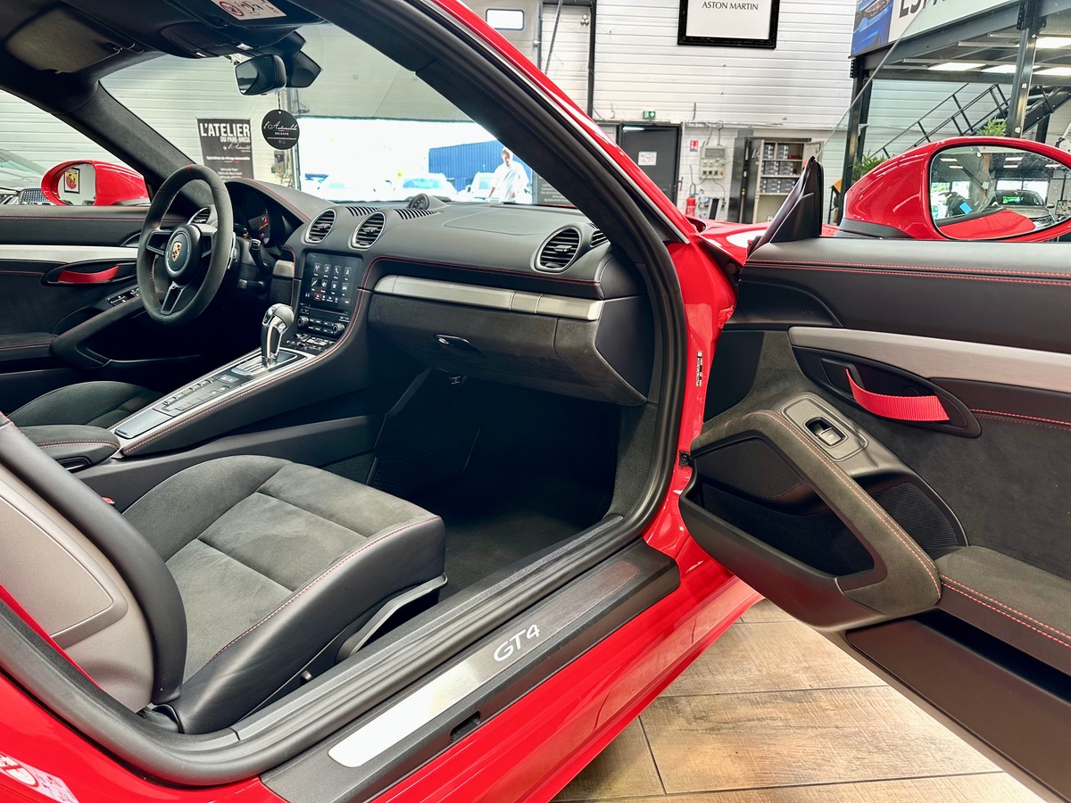 Porsche 718 Cayman GT4 4.0 420 PDK7