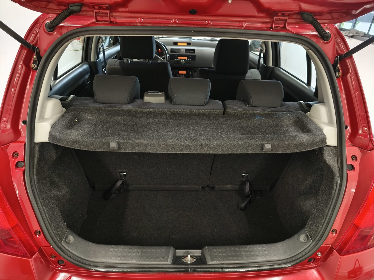 Suzuki Swift III 1.3 16V 93Ch