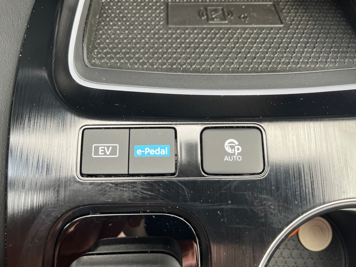 Nissan NISSAN X TRAIL E POWER 204CH TEKNA, 3 ANS D'ENTRETIENS INCLUS, TOIT OUVRANT, SIEGES CHAUFFANT