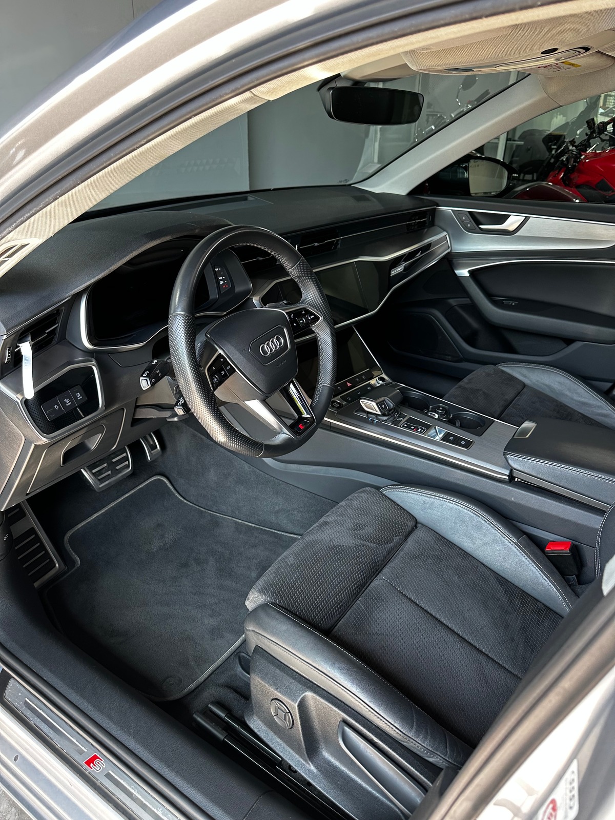 Audi A6 Avant 55 TFSI e 367 ch S-Line