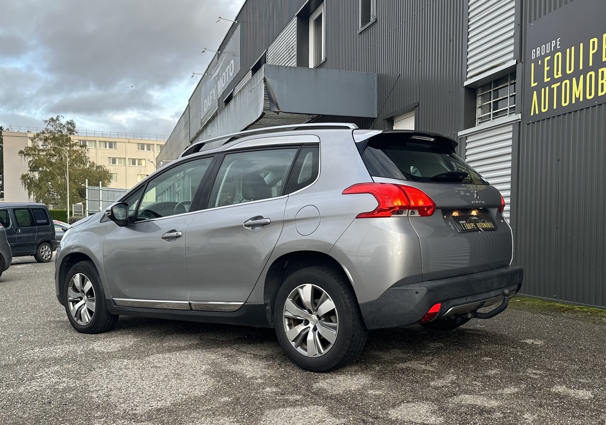 Peugeot 2008 1.2 PURETECH 130 S&S ALLURE  ATTELAGE